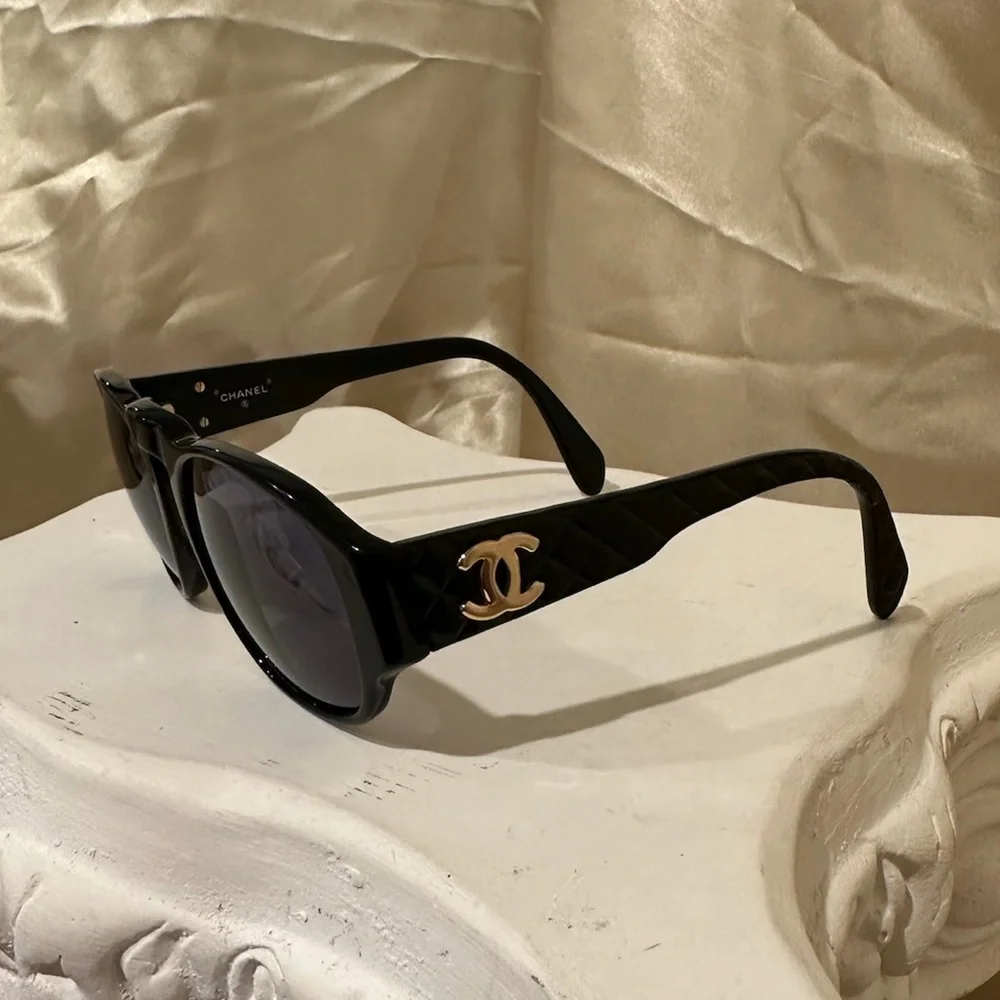 Chanel 0005 CC Quilted Vintage Sunglasses in Black Hue